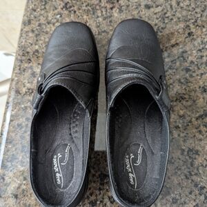 7.5 Easy Street Women's Black Loafers